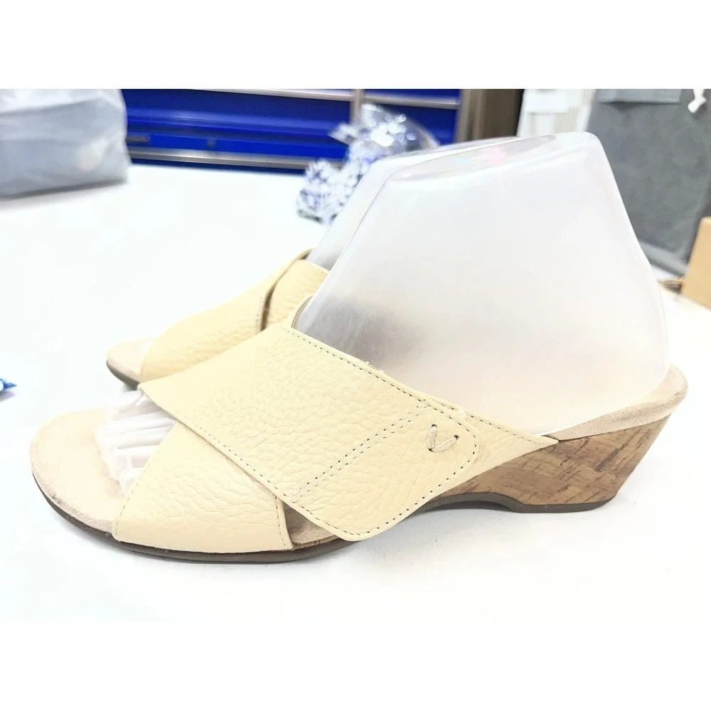 Vionic Leticia Cream Beige Pebbled Leather Cross Strap Wedge Sandals Womens 8